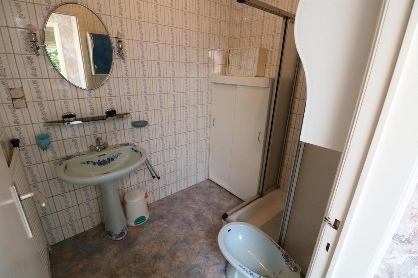 Woning met mogelijkheid tot commmerci&#235;le ruimte op 1398m&#178; te Aartrijke 