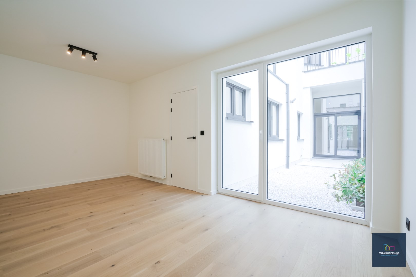 Nieuw 2 slaapkamerappartement  met praktijkmogelijkheden 