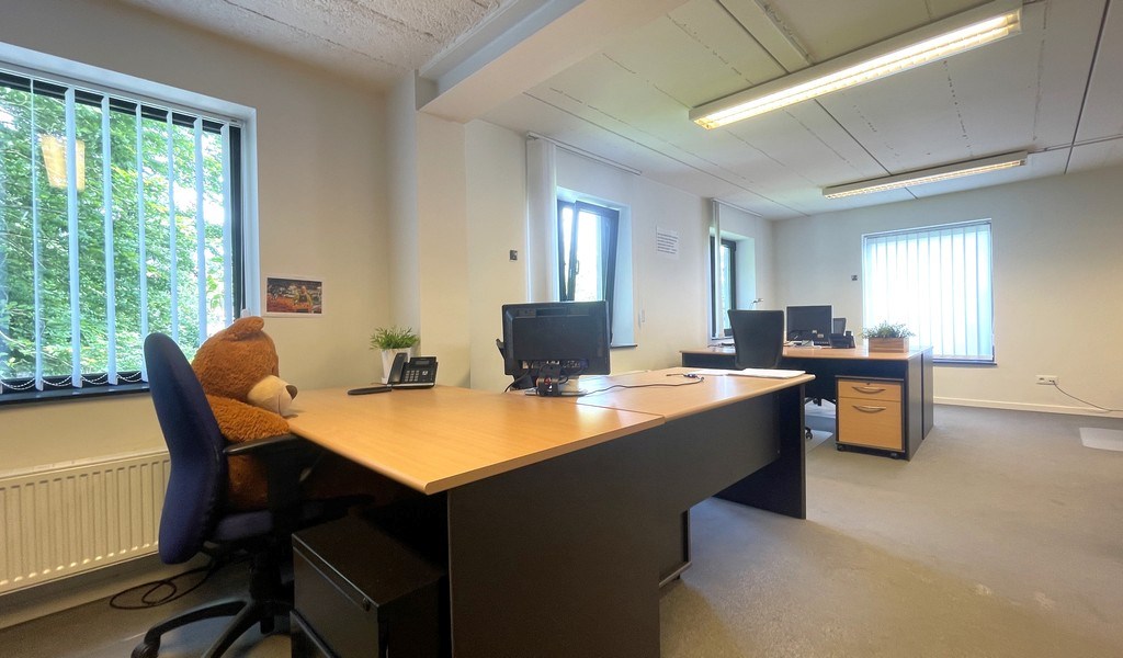 Recent gerenoveerd kantoorgebouw te huur in Mechelen
