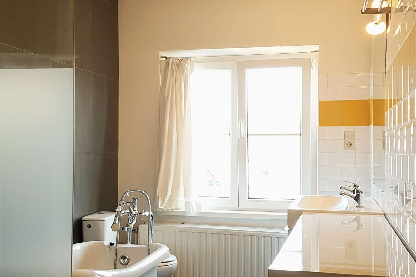 Authentieke woning met 4 slaapkamers en romantische tuin 