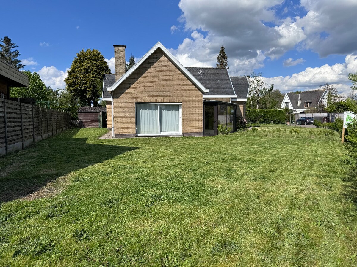 Alleenstaande woning met garage en tuin te Gistel 