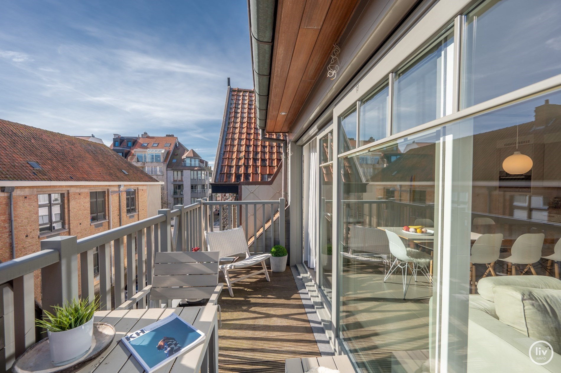 Gezellige duplex met prachtige terrassen gelegen in een r&#233;cent gebouw vlakbij de Lippenslaan te Knokke. 