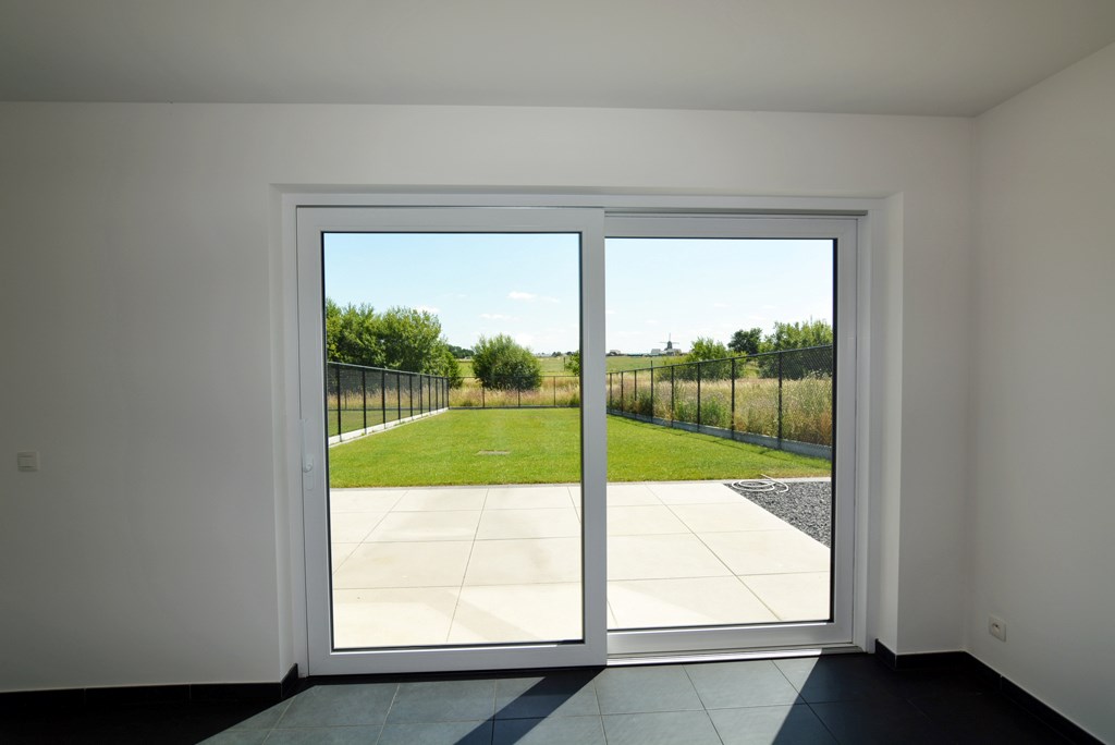 Halfvrijstaande nieuwbouwwoning met 3 slpks en dressing op perceel van 4a 88ca. 
