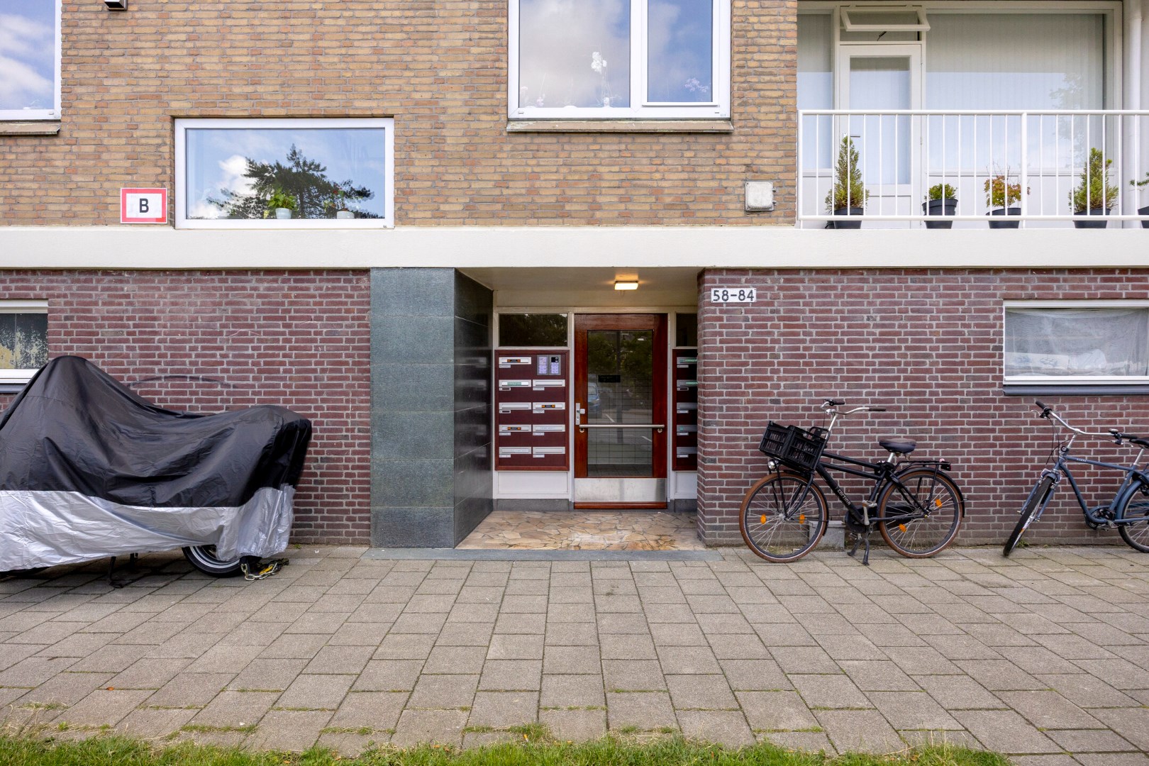 Leuk 3-kamer appartement op de bovenste verdieping, met prachtig uitzicht vanaf maar liefst 2 balkons! 
