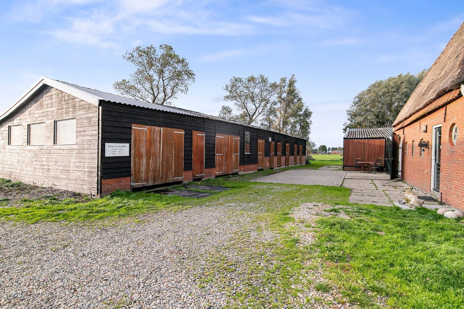 Landelijk wonen met vele mogelijkheden zo kan deze prachtige woonboerderij het beste worden omschreven! 