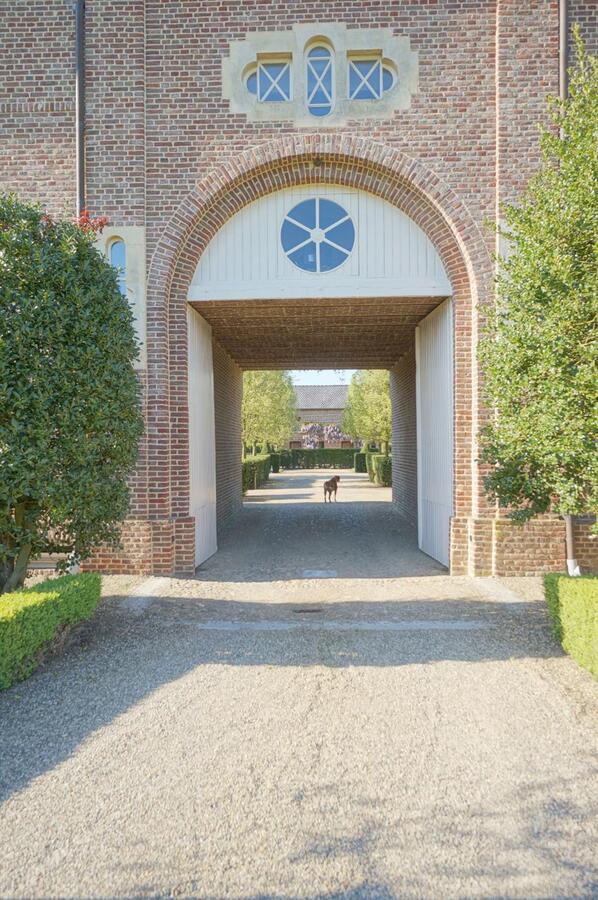 Landgoed met paardenstallen op ca. 7,5 Ha te Maaseik 