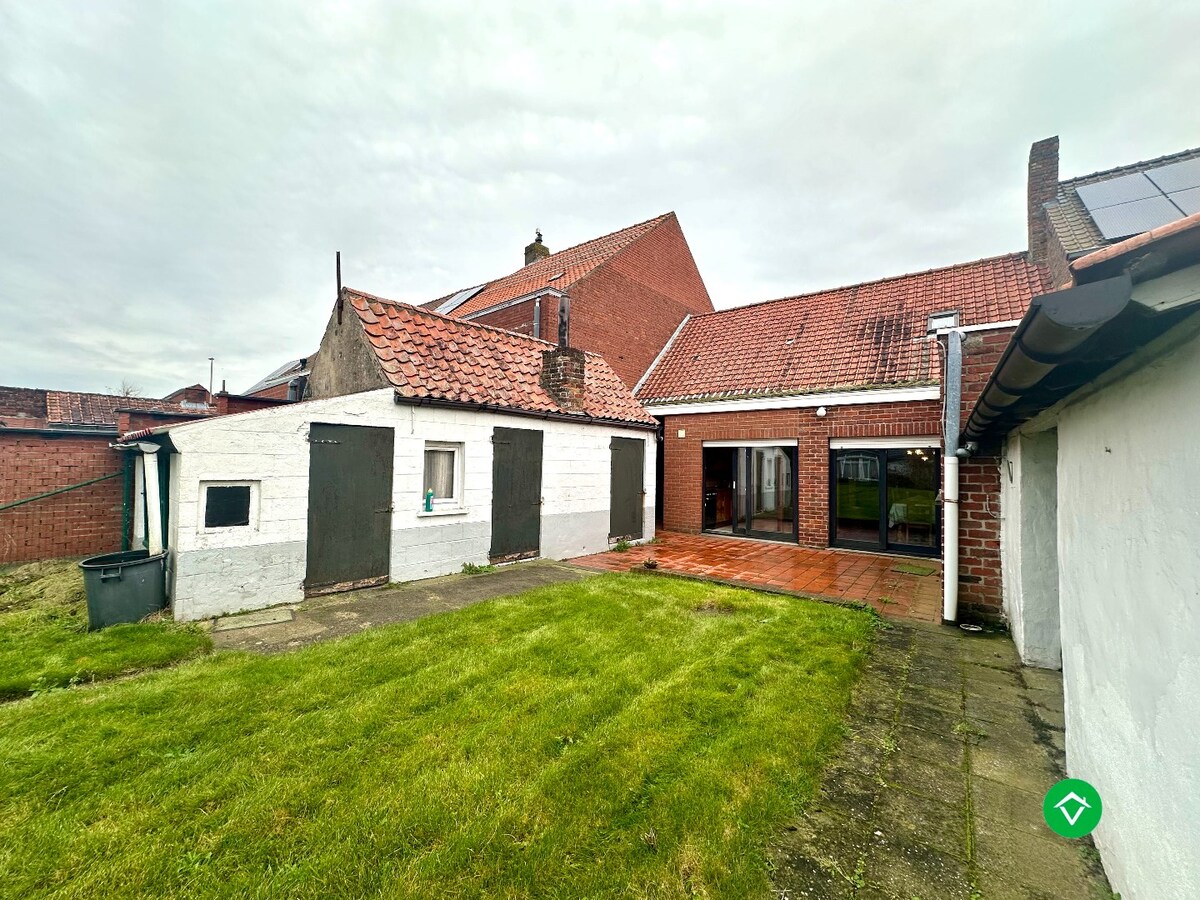 Rijwoning in het centrum van Koekelare met mogelijkheden 