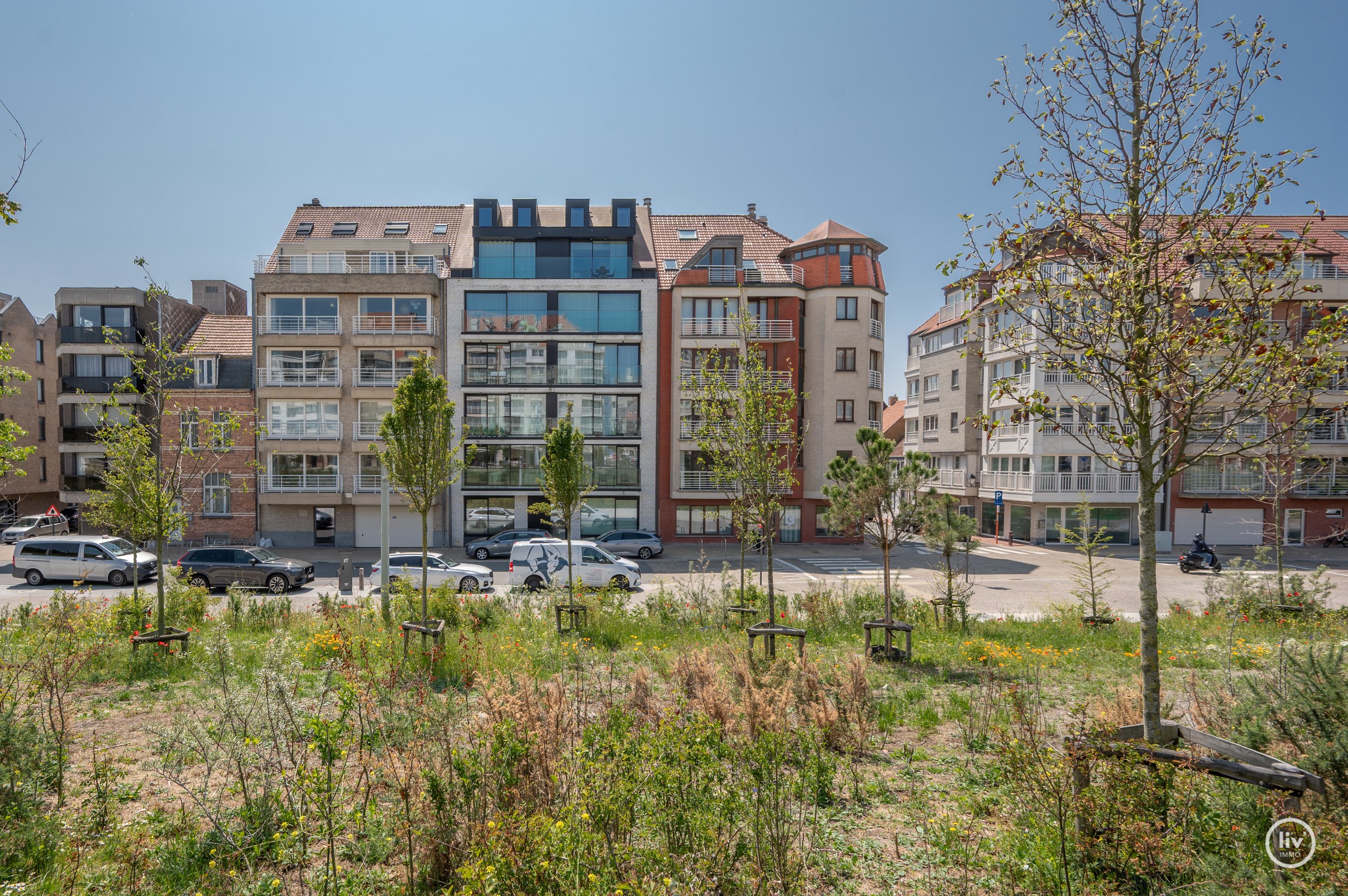 Appartement pr&#234;t &#224; emm&#233;nager (2021) avec vue d&#233;gag&#233;e sur la rue de Knokke, &#224; distance de marche de la digue de l&#39;Albertstrand. 