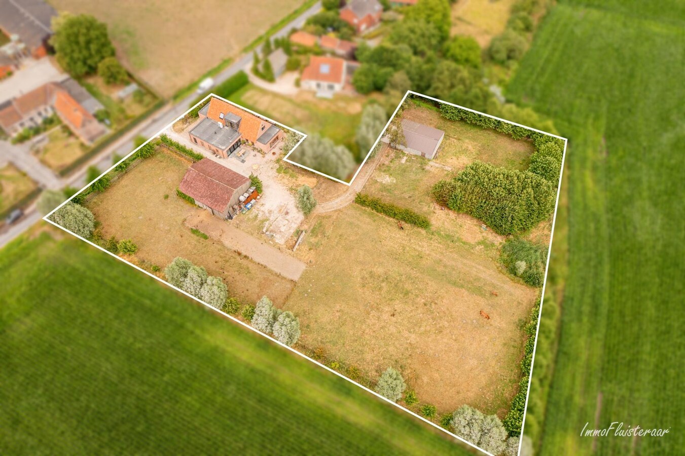 Rural property located in Aalter, Lotenhulle, on approximately 8,000 m2. 