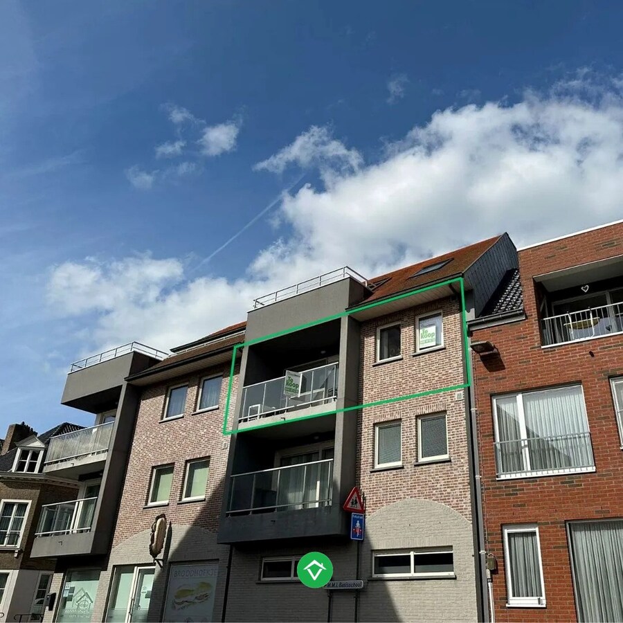 Charmant 2-slaapkamerappartement met garage en extra berging aan markt Kortemark 