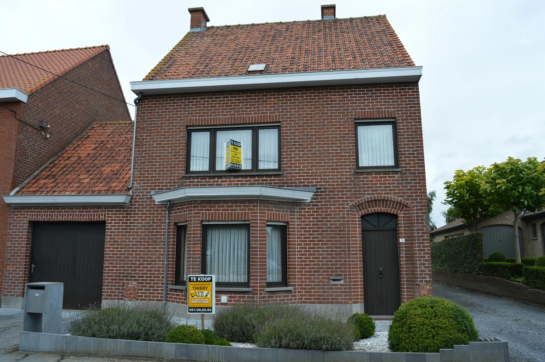 Statige halfopen bebouwing met 3 ruime slaapkamers te Handzame