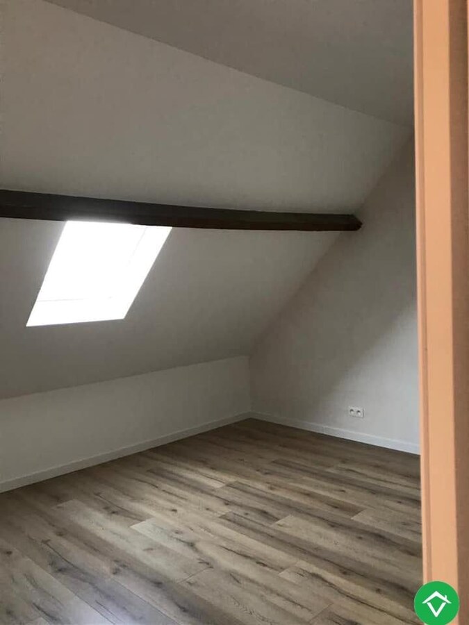 Prachtig gerenoveerde rijwoning nabij het centrum met 3 slaapkamers, tuin en garage te Roeselare 