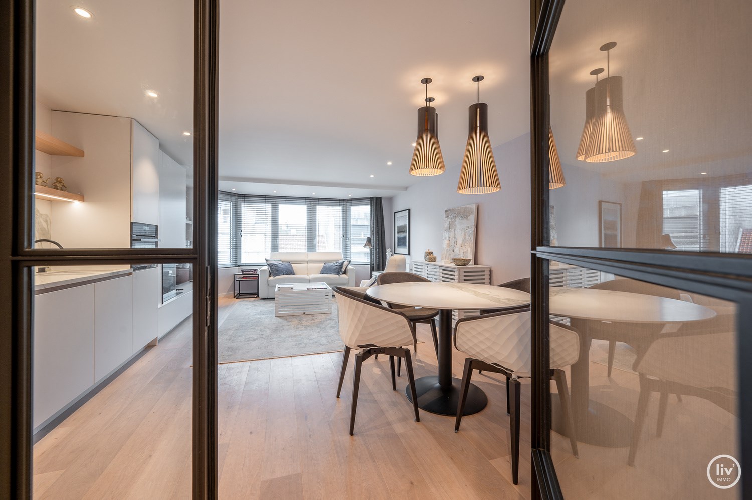 Appartement agr&#233;able et meubl&#233; avec 2 chambres &#224; coucher situ&#233; sur l&#39;avenue Lippens &#224; Knokke. 