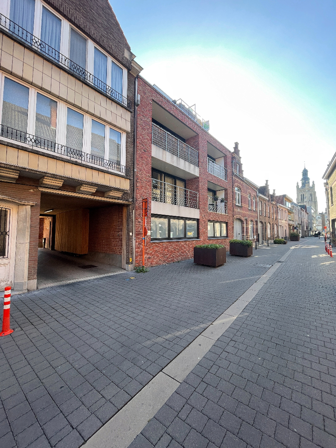 Nieuwbouwappartement met 1 slaapkamer en garage in centrum Roeselare max 1 persoon! 