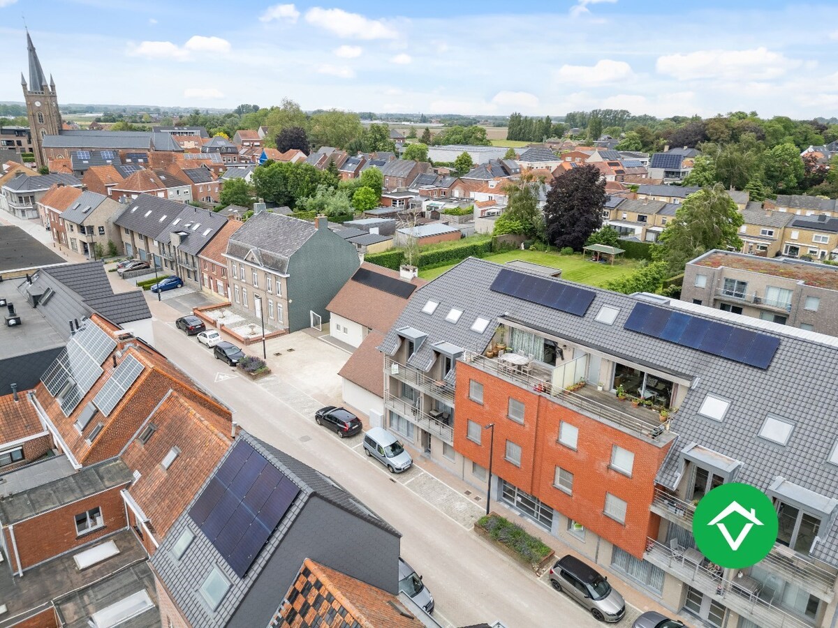 Appartement met twee slaapkamers, terras en garage te Gits 