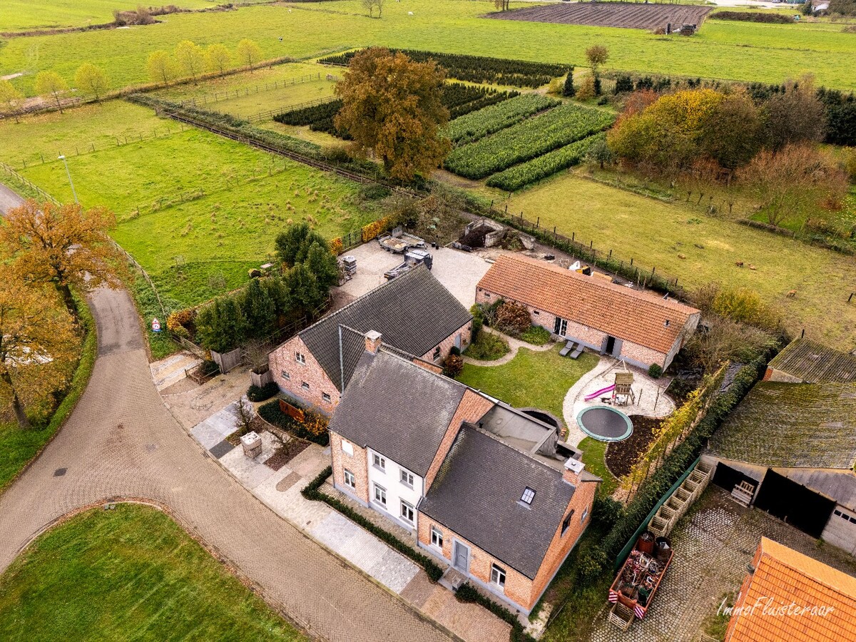 Prachtig gerenoveerde villa met grote garage en stalgebouw op 8.875 m2 te Retie 