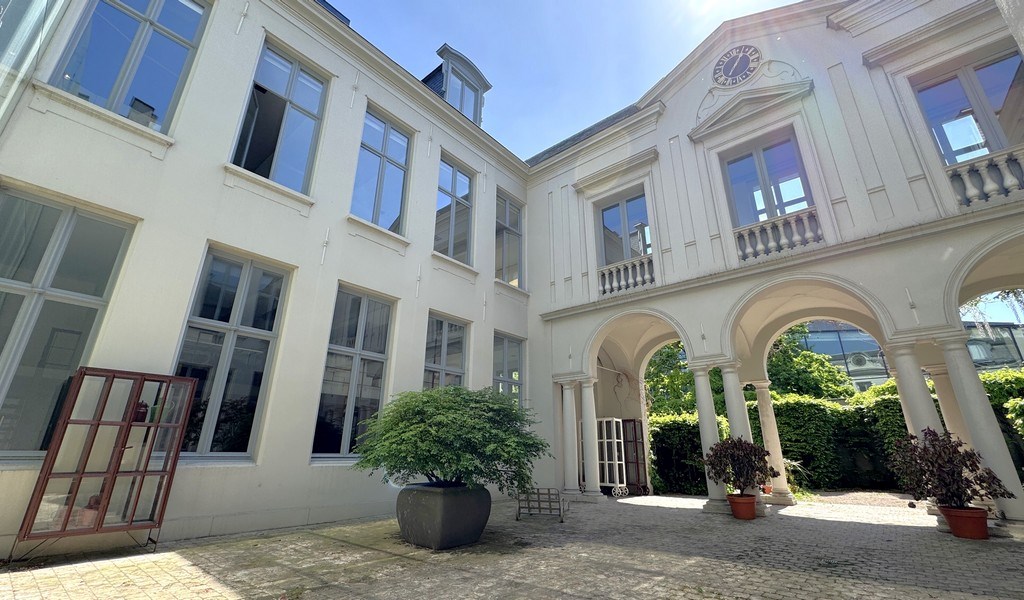 Kantoor te huur in prestigieus herenhuis te Antwerpen