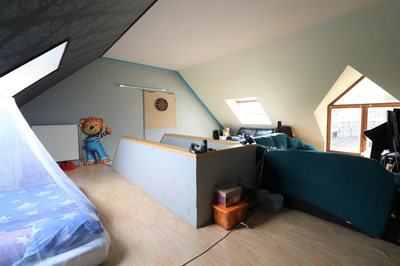 Zeer ruim appartement met 5 slaapkamers op topligging in het centrum van Geel 