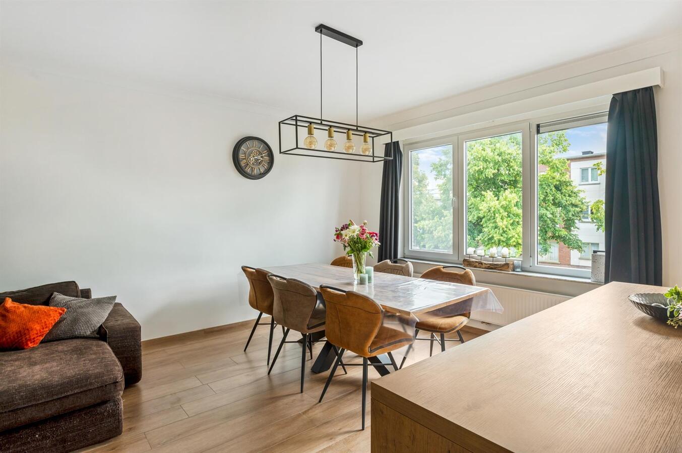 Gerenoveerd appt. met 3 slpk en terras in de Buizegemwijk! 