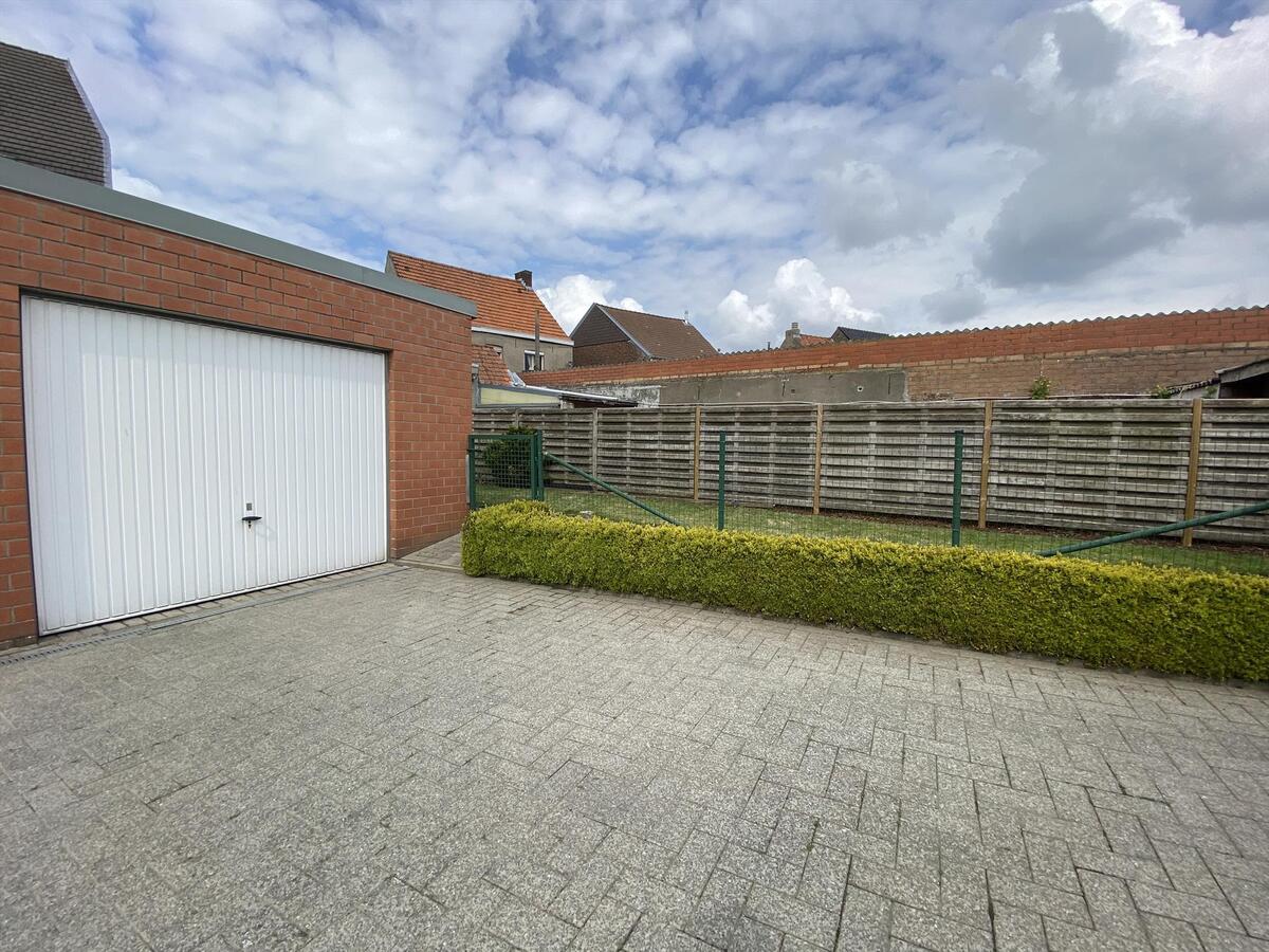 Woning met 2 slaapkamers en garage te Torhout 