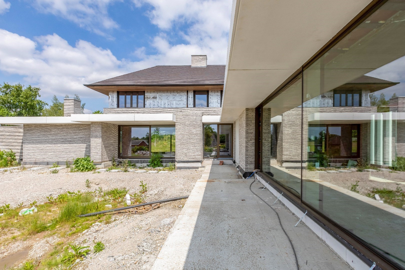 Unieke kans : exclusieve  riante villa  1400m&#178;  by Artea en Piet Bailyu Architects 