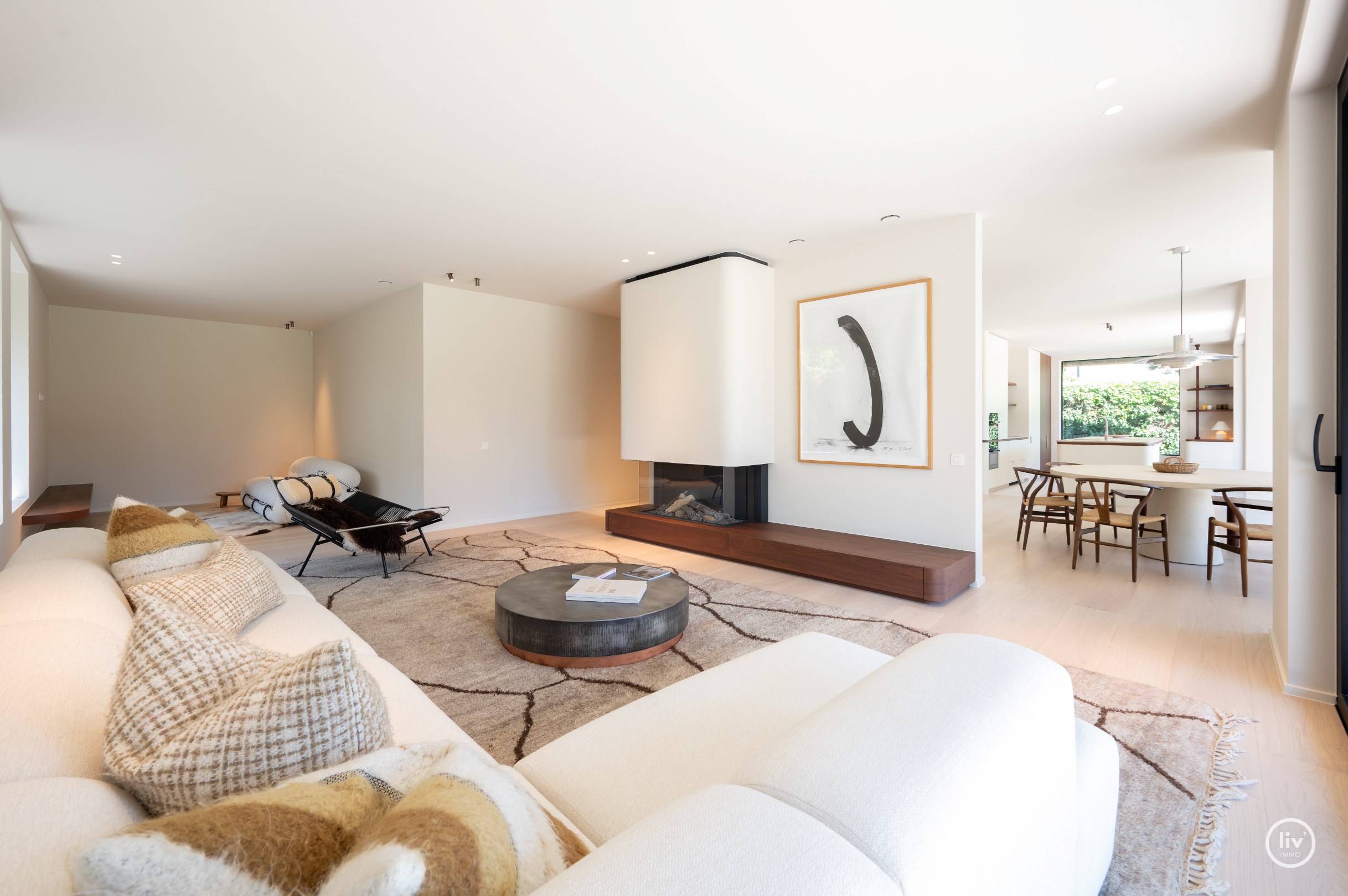 Journ&#233;e portes ouvertes samedi 4/07 de 14h &#224; 16h. Villa neuve exclusive avec piscine et jardin orient&#233; sud sur un grand terrain de 1.071m2. 
