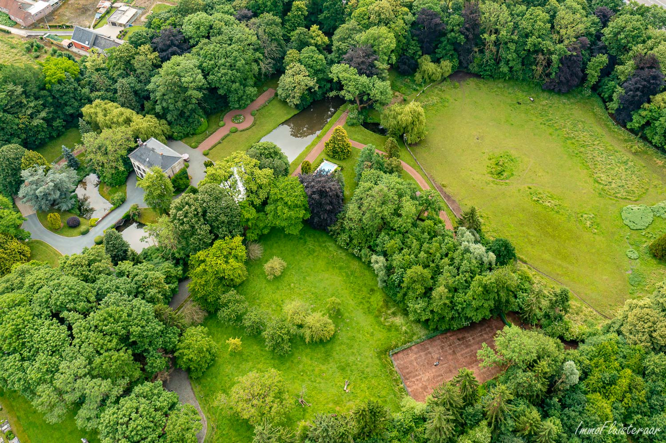 Exclusive castle domain with outbuildings, horse stables, pasture, and forest on over 5.5 hectares in Asse (Bekkerzeel; Flemish Brabant) 