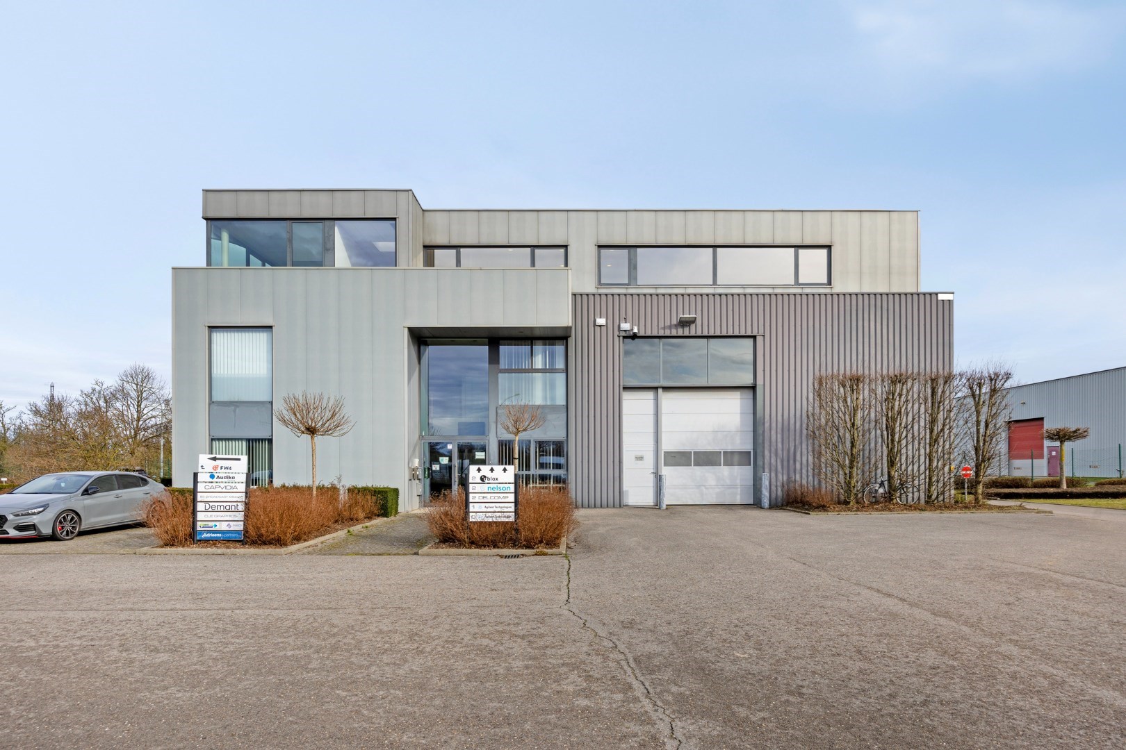 Kantoor te koop in het industriepark te Haasrode/Heverlee met 14 parkings - opp. 626 m&#178; - verkoop van aandelen 