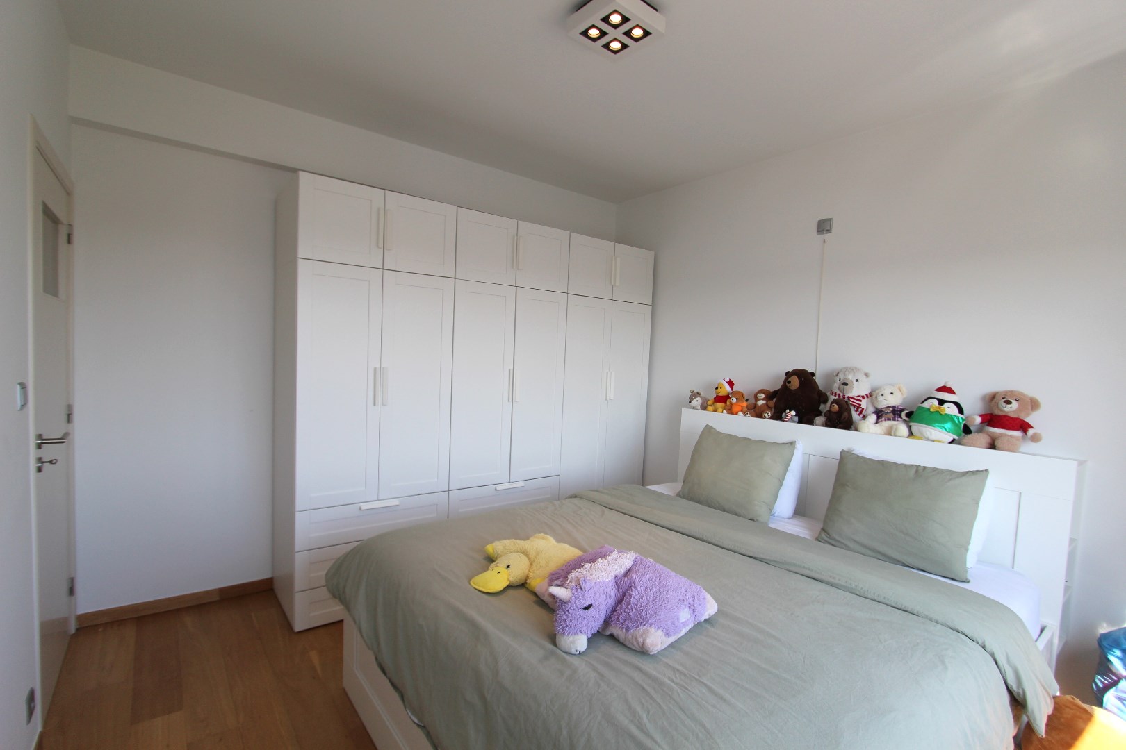 RUIM APPARTEMENT MET 3 SLAAPKAMERS 