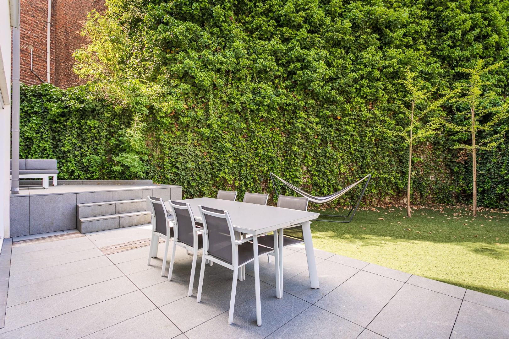 Recent gelijkvloersappartement met TUIN, 2 slaapkamers, terras en kelderberging 