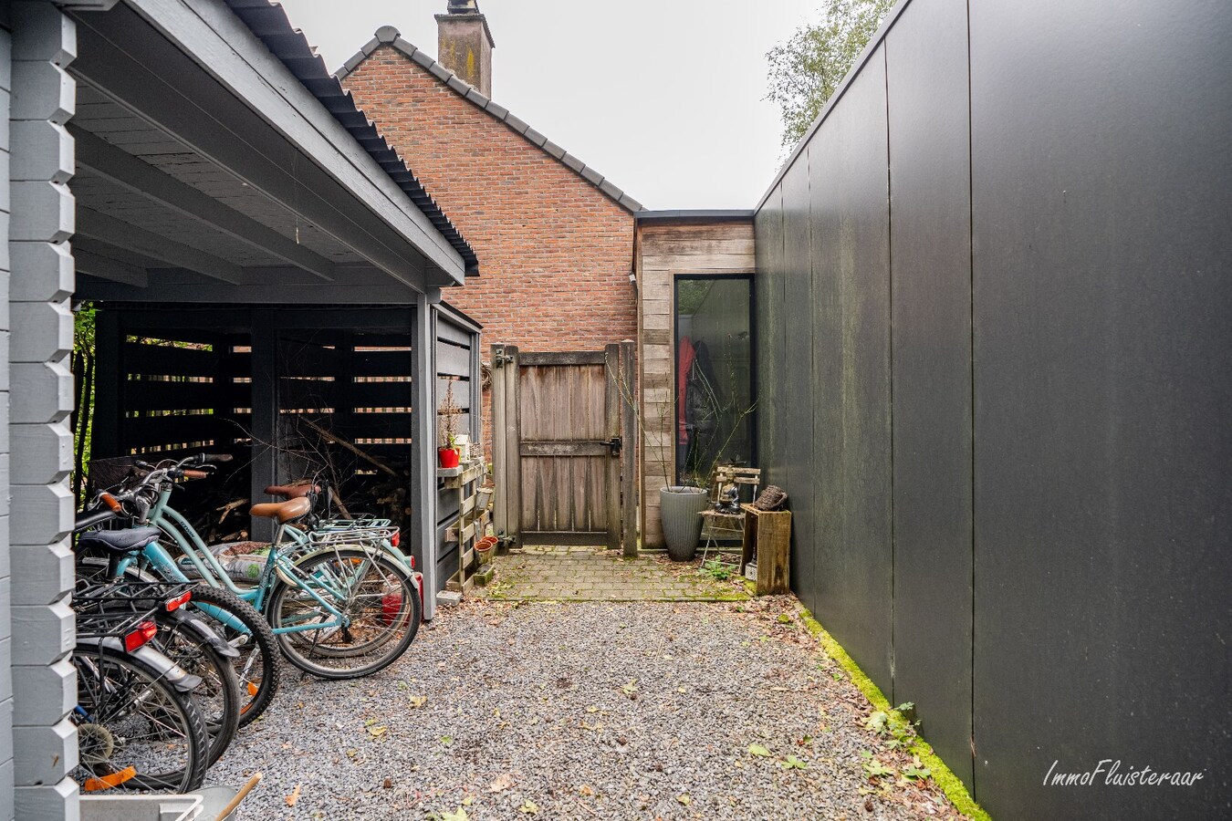 Ready-to-move-in house in a wooded area on approximately 24a in Keerbergen. 