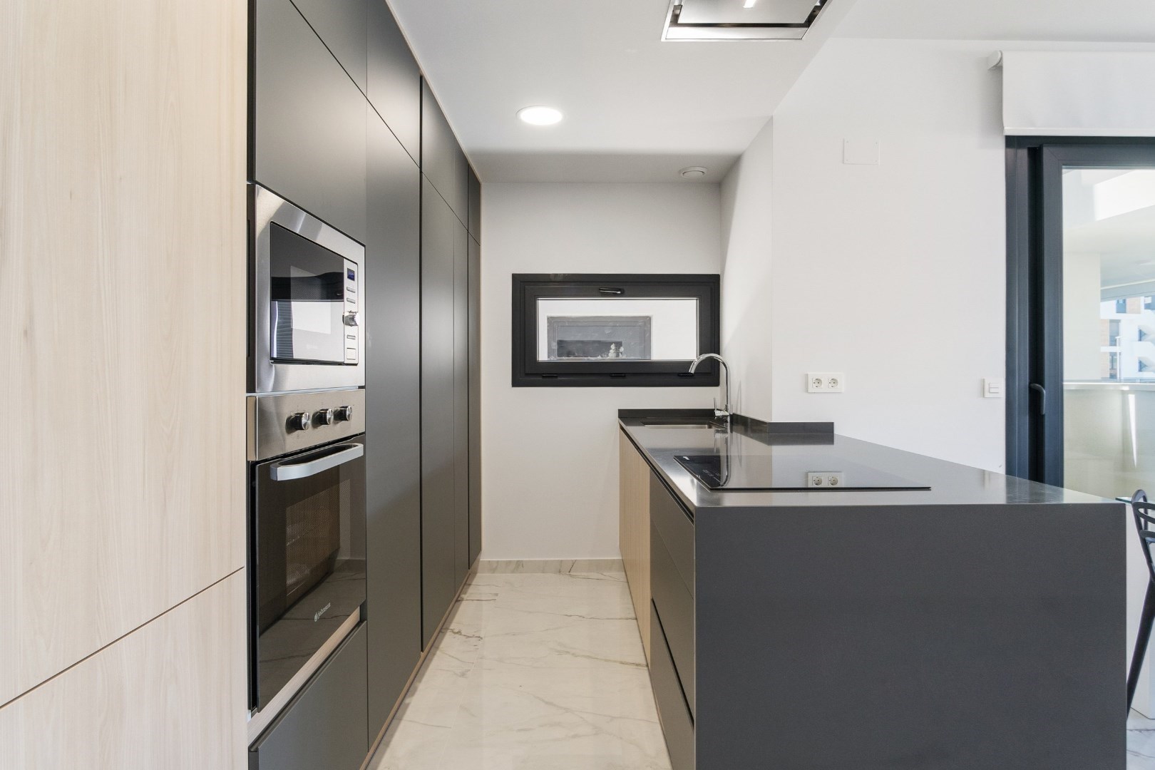 SPECIALE AANBIEDING Volledig ingericht nieuw appartement - direct beschikbaar! 
