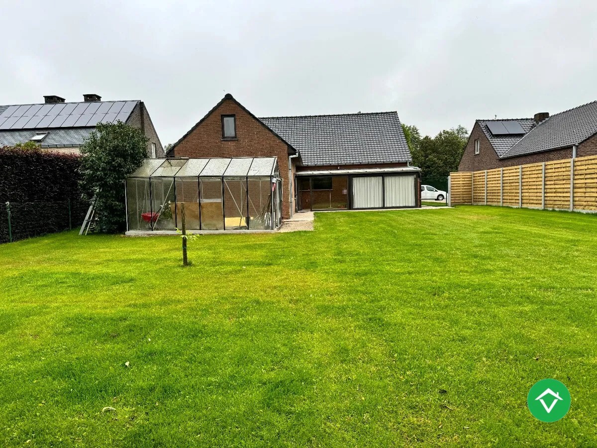 Alleenstaande woning met garage en tuin te Koekelare 