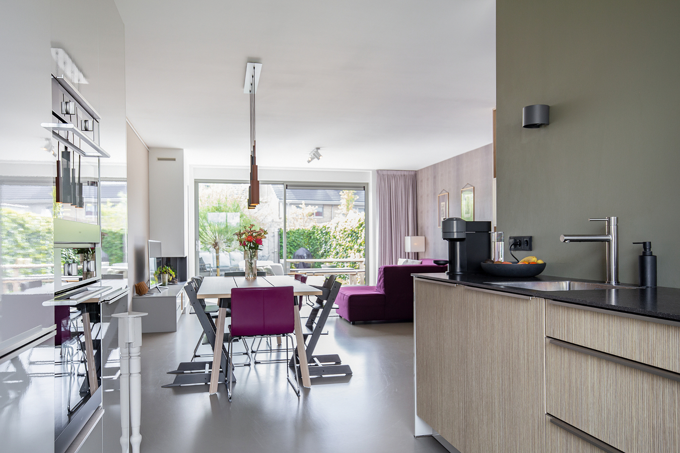 Geweldige energiezuinige en afgewerkte 5-kamer tussenwoning met luxe keuken, badkamer, ruime living en royale tuin! 