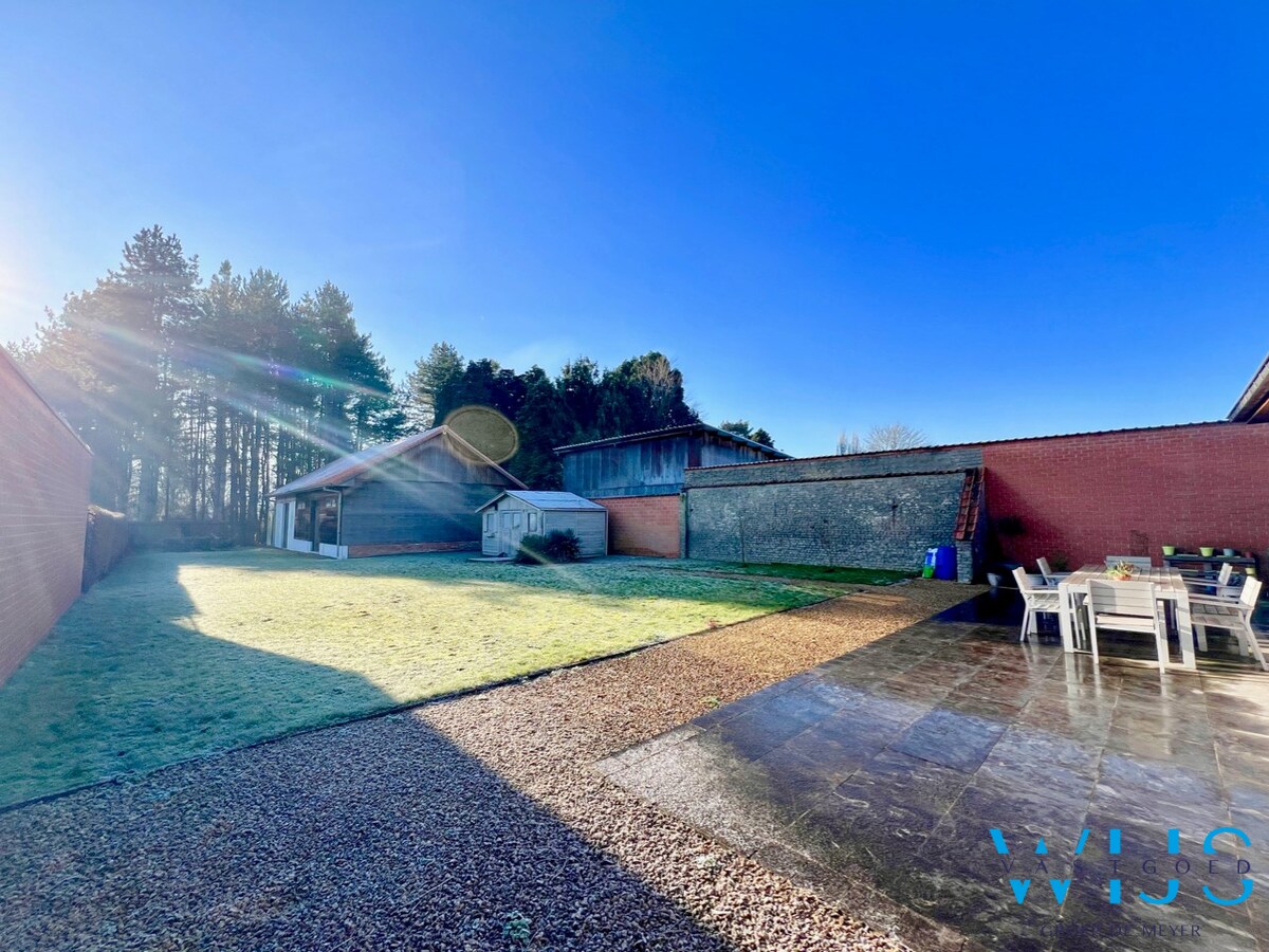 Ideaal woonhuis op een prachtig perceel van 985m2 ! 