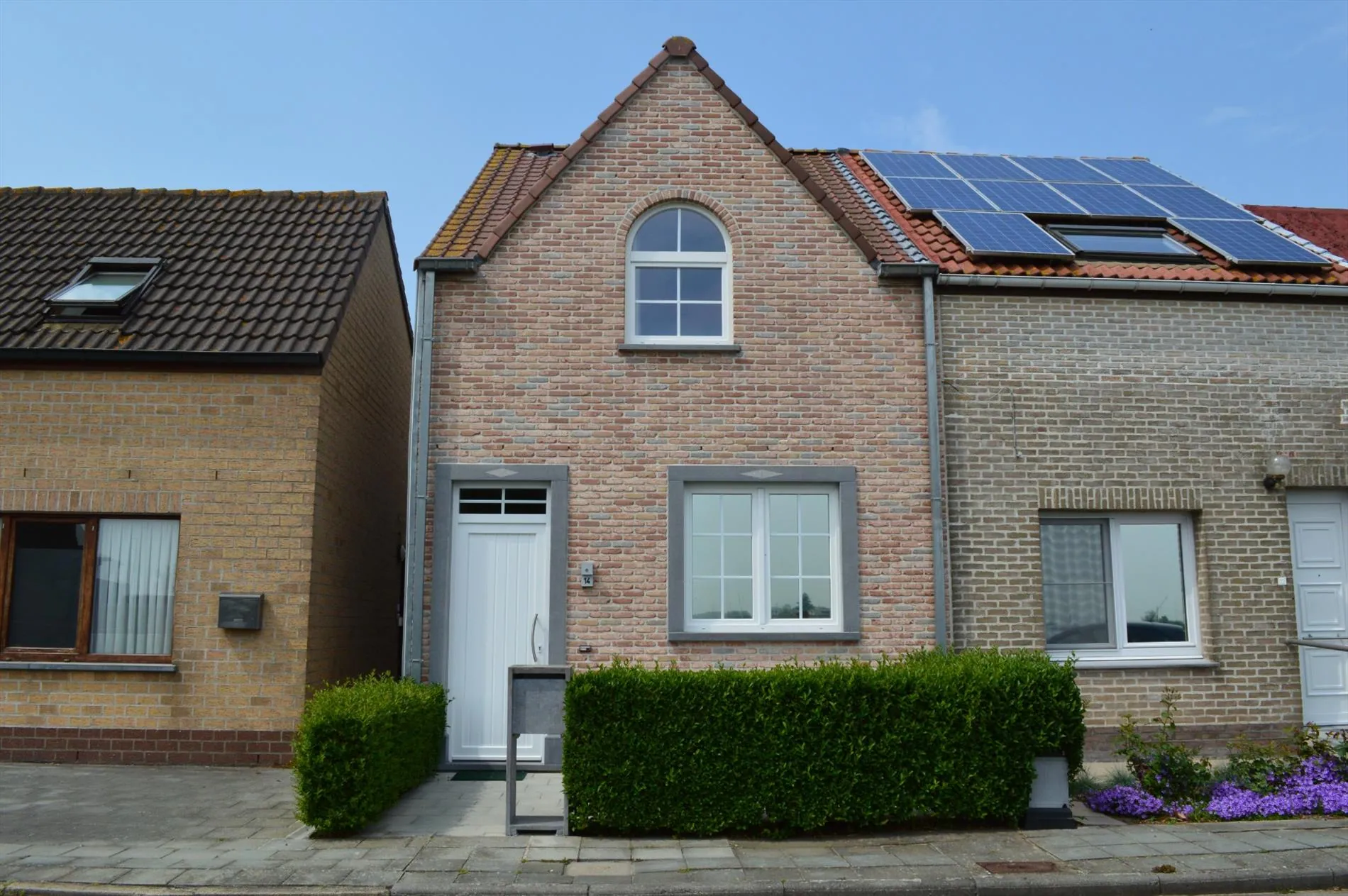 Prachtige woning met 2 slaapkamers en dressing op landelijke ligging te Slijpe