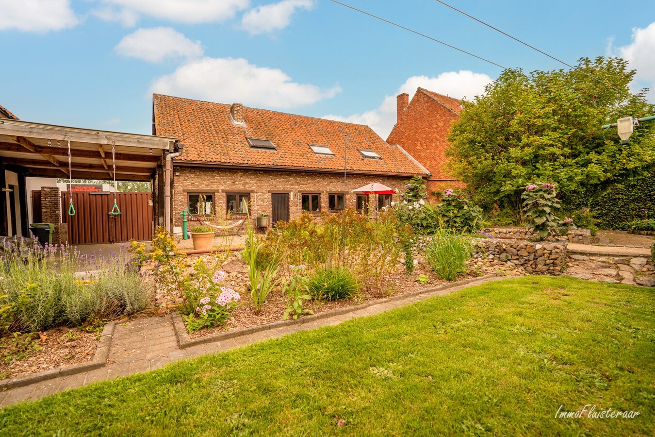 Ruime woning met bijgebouw en een loods op ca. 25 are te Kortessem 