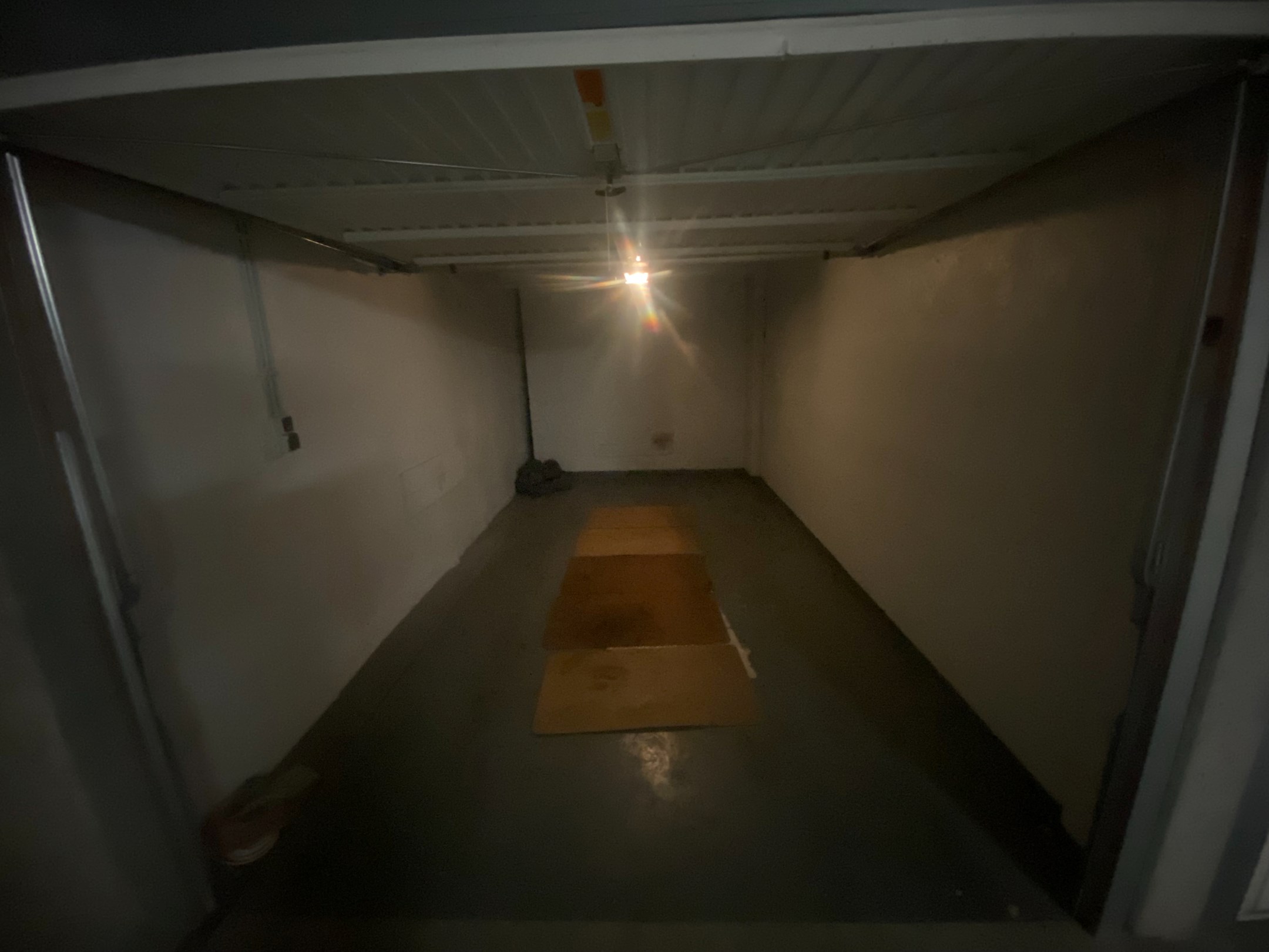 Mogelijkheid to huren van ruime garagebox in Residentie Sir Anthony 