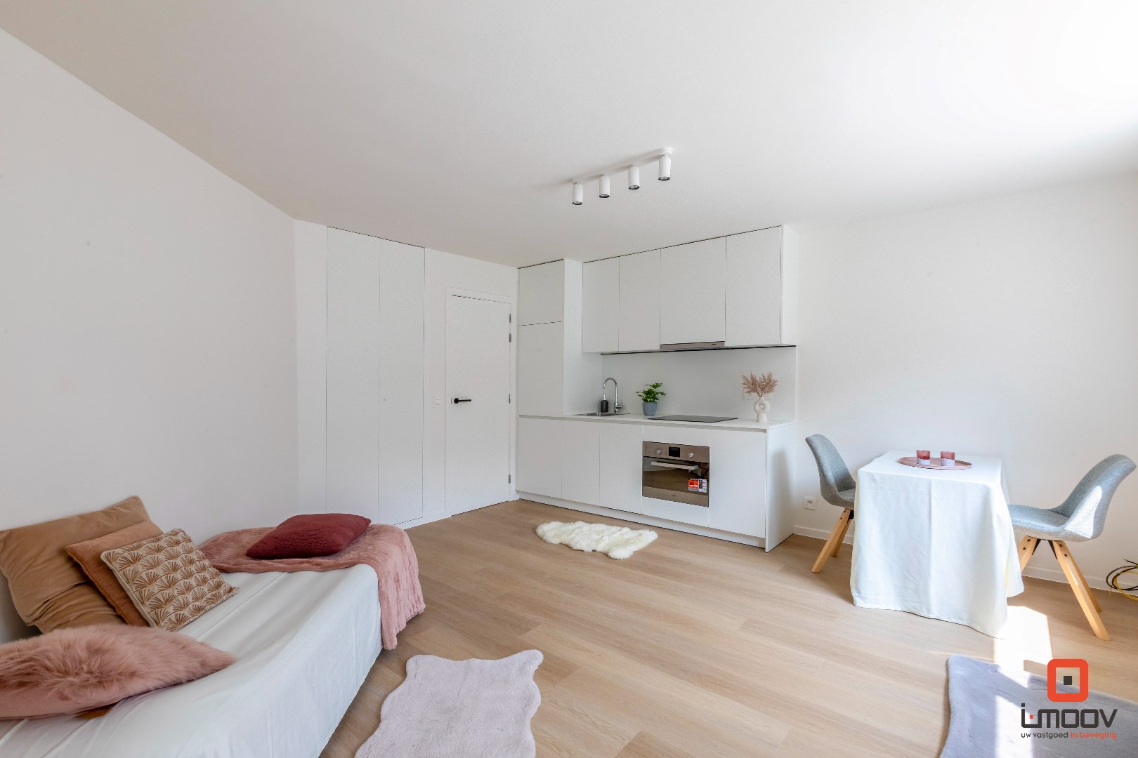 Gebouw met 3 gerenoveerde studio&#39;s nabij centrum 
