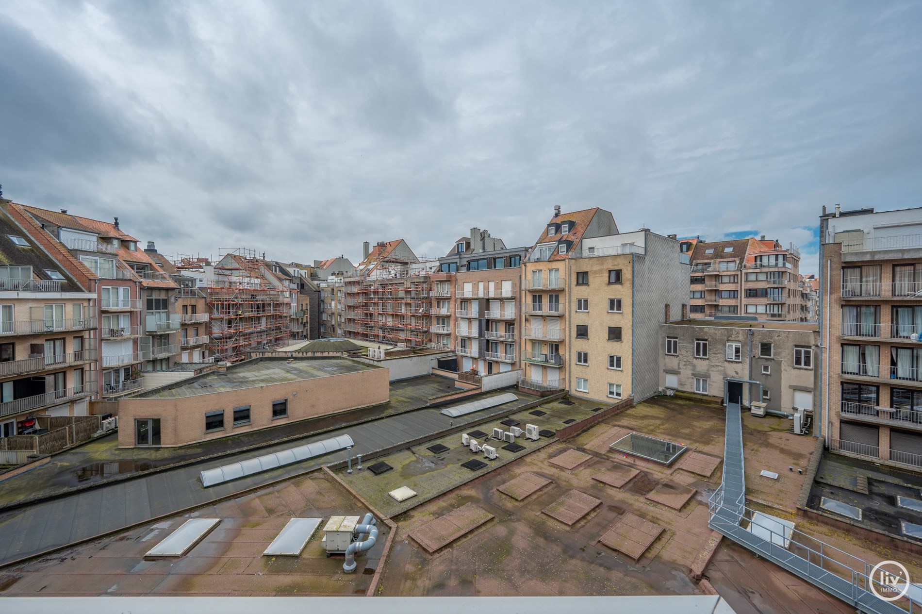 Appartement confortable et r&#233;nov&#233; de 2 chambres dans une rue adjacente &#224; l&#39;avenue Dumortier &#224; Knokke. 