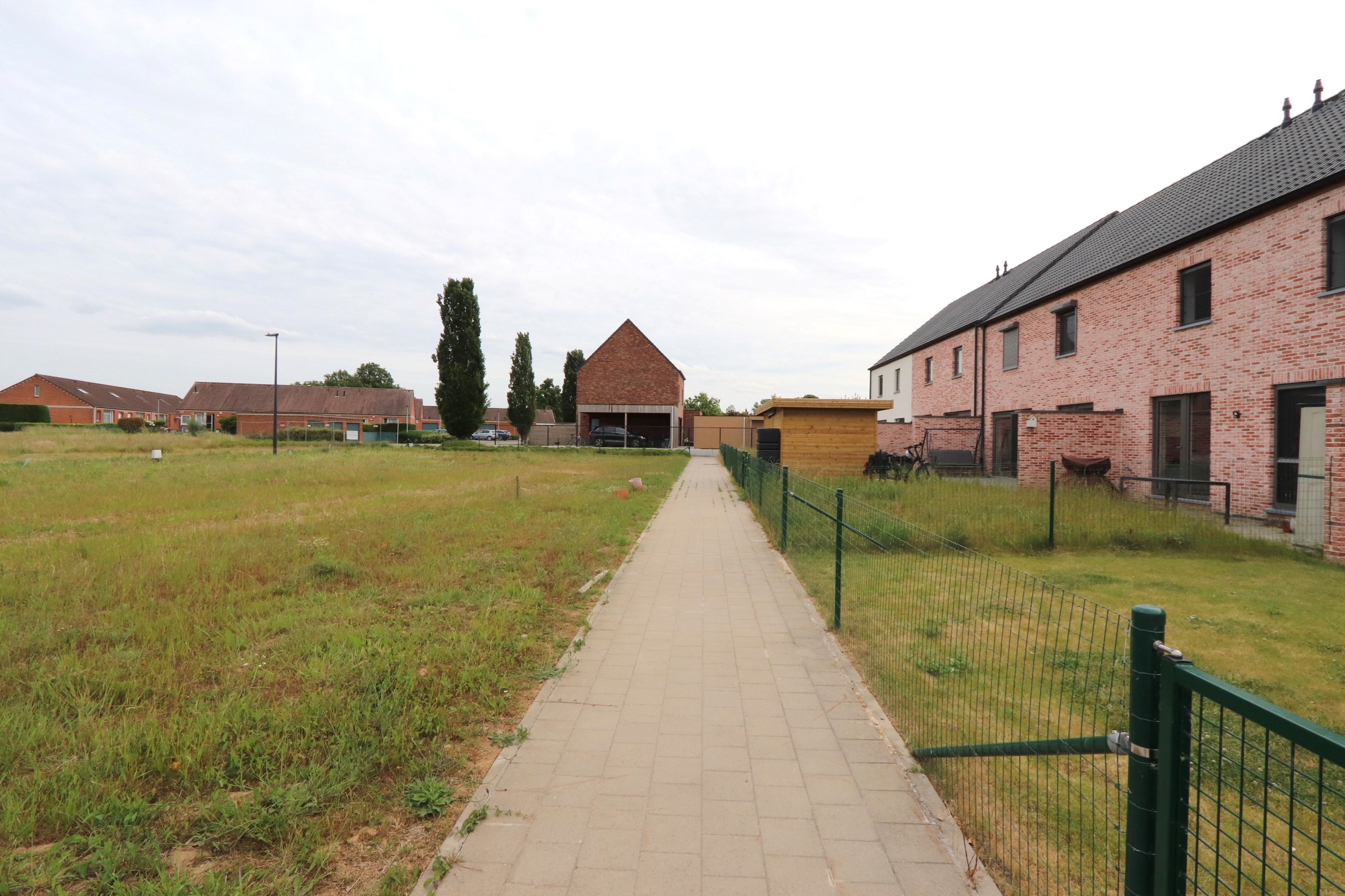 ENERGIEZUINIGE WONING MET CARPORT EN TUIN 