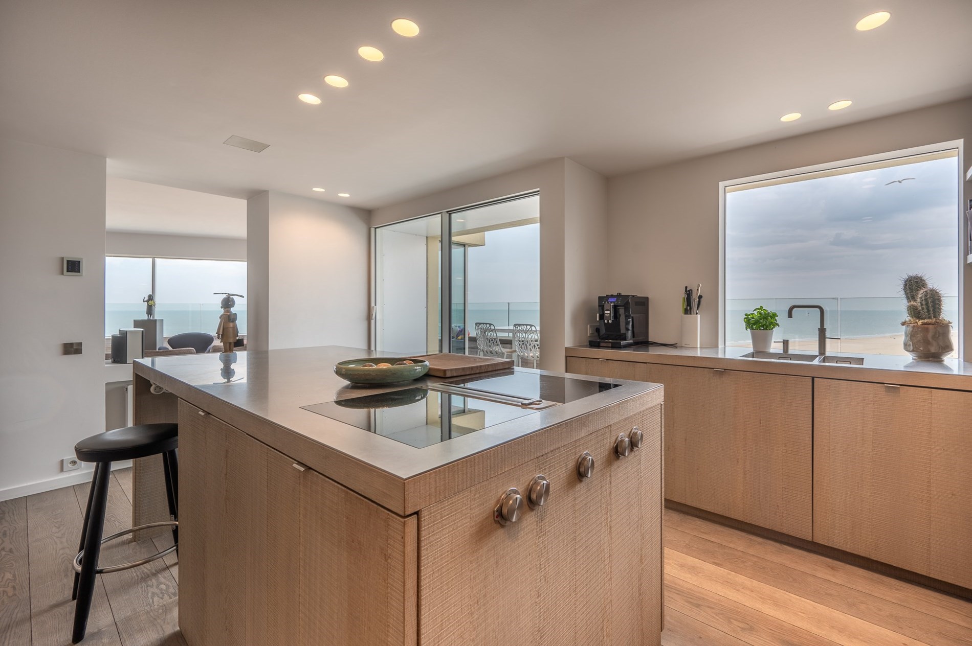 Gemeubeld - Luxe hoekappartement met panoramisch zeezicht en royale terrassen 