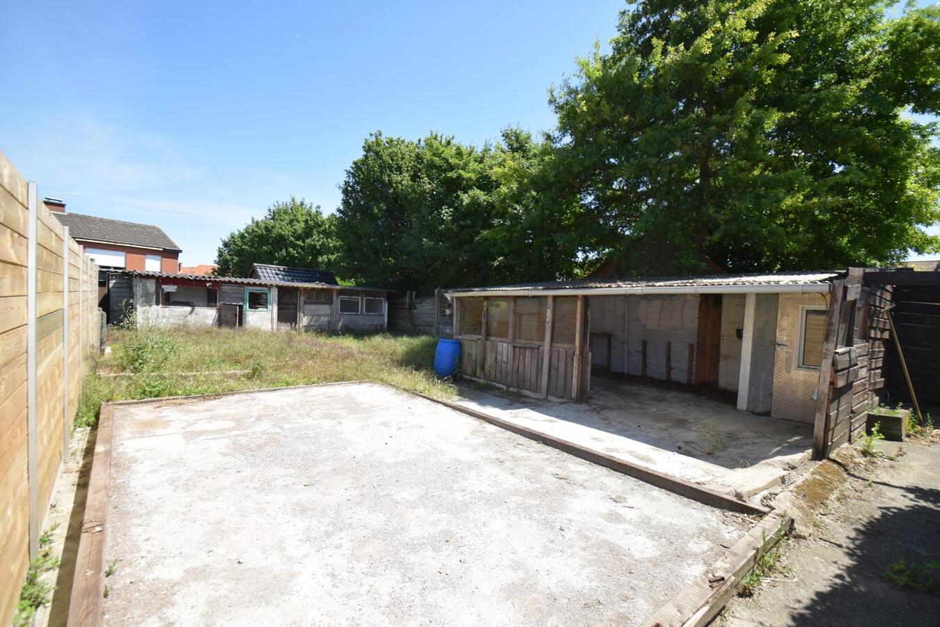 Ruime op te knappen woning met garage + zongerichte tuin, op 538 m&#178; grond 