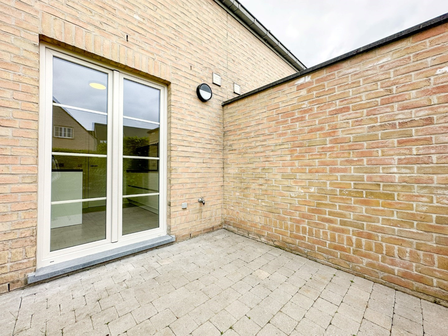 Instapklare woning met 3 slpk, tuin, autostaanplaats, rustige gelegen te Lichtervelde 