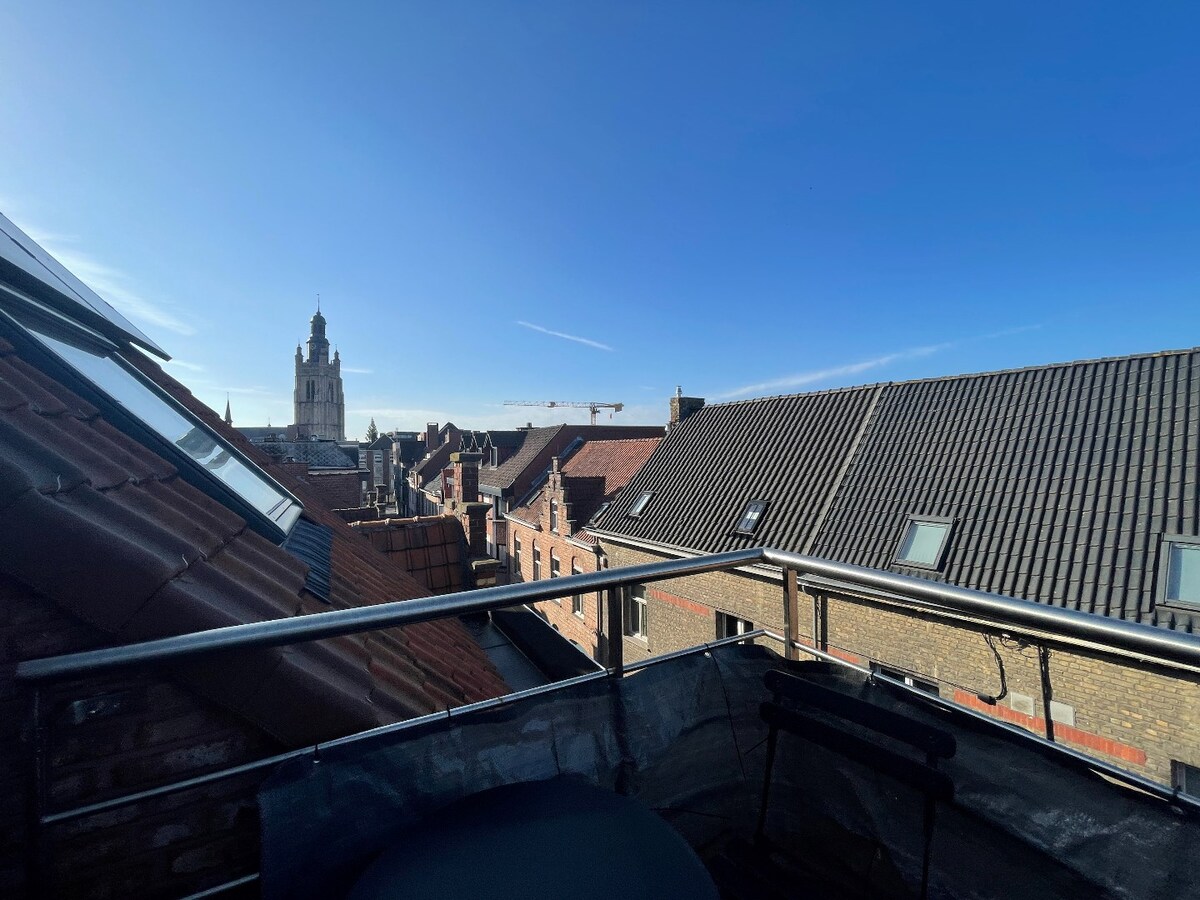 Nieuwbouwappartement met 1 slaapkamer en garage in centrum Roeselare max 1 persoon! 