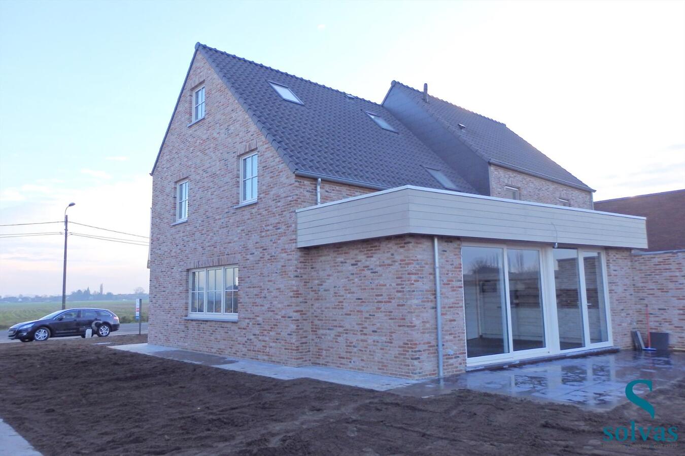 Halfopen nieuwbouwwoning met 4 slaapkamers te Adegem! 