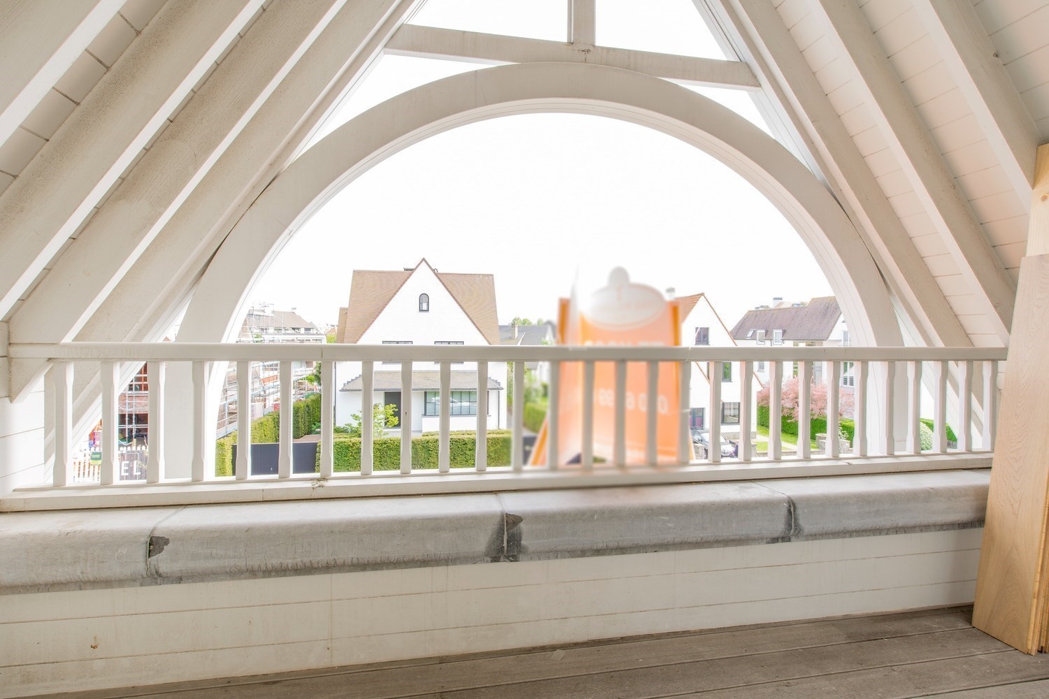 Penthouse lumineux avec agr&#233;ables terrasses ensoleill&#233;es, &#224; seulement 50m &#224; pied de la digue d&#39;Albertstrand. 