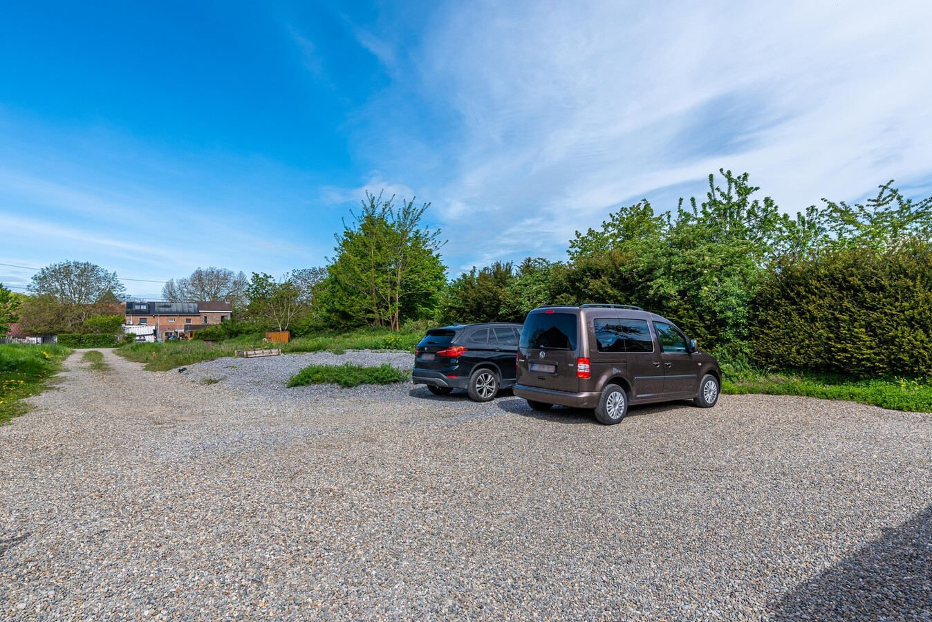 Tof ingerichte gezinwoning met priv&#233;-parking 