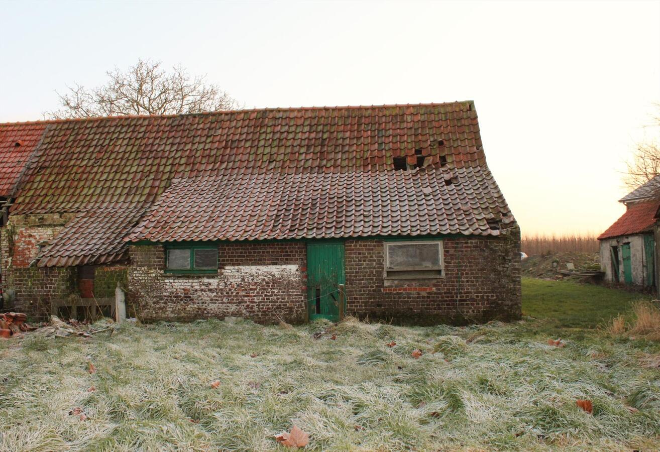 Mooi perceel LANDBOUWGRONDgrond met stallingen op ca. 1,05Ha te Vinkt 