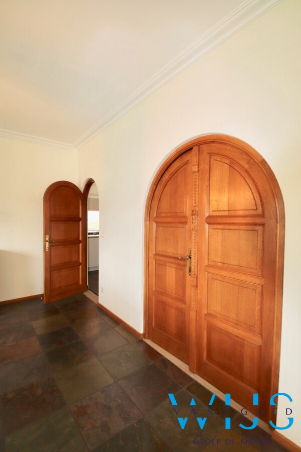 Statig woonhuis op 1104 m&#178; in het centrum van Sleidinge ! 